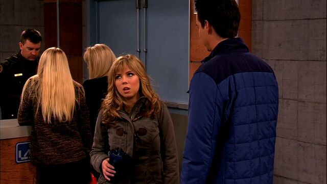 File:ICarly.S05E10.iToe.Fat.Cakes.480p.WEB-DL.x264-mSD.mkv 000739615.jpg