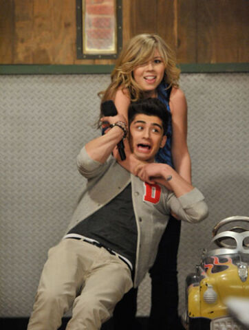 File:Sam likes Zayn,Zayn been kidnapped by Samantha Puckett.jpg