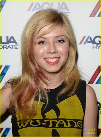 File:Miranda-cosgrove-jennette-mccurdy-bruno-mars-01.jpg