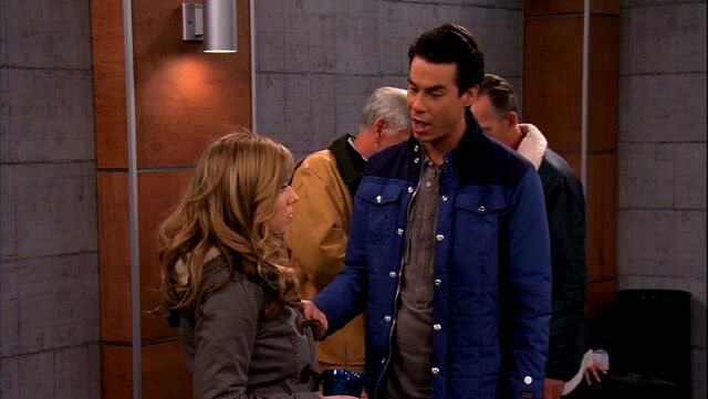 File:ICarly.S05E10.iToe.Fat.Cakes.480p.WEB-DL.x264-mSD.mkv 000736278.jpg