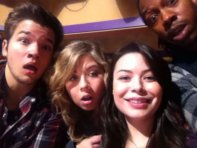 Gallery:iGo One Direction | iCarly Wiki | FANDOM powered by Wikia