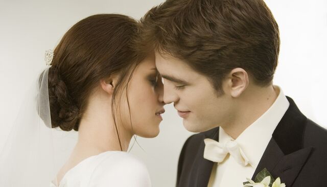 File:Twilight-Breaking-Dawn-Part-1-Kristen-Stewart-Bella-and-Robert-Pattinson-Edward-1.jpg