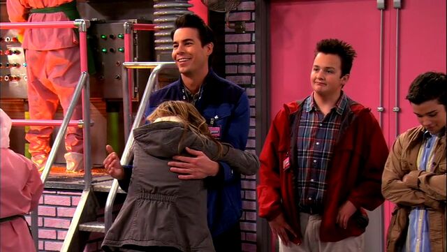 File:ICarly.S05E10.iToe.Fat.Cakes.480p.WEB-DL.x264-mSD.mkv 000495787.jpg