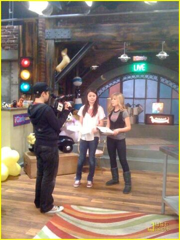 File:Icarly-behind-the-scenes-05.jpg