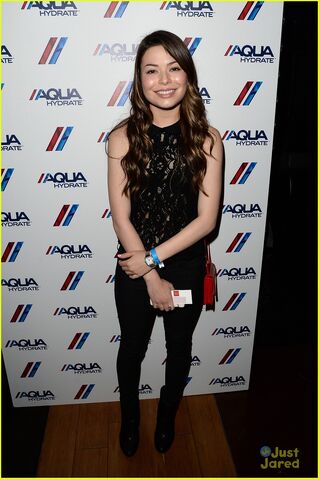 File:Miranda-cosgrove-jennette-mccurdy-bruno-mars-02.jpg