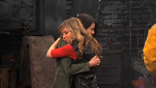 File:Cam hug.png