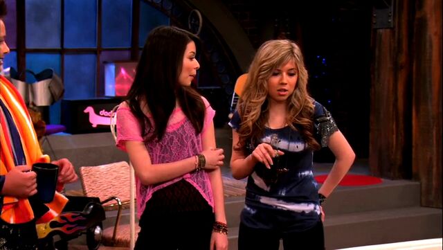 File:ICarly.S04E09.iPity.the.Nevel-HD.480p.WEB-DL.x264-mSD.mkv 000529070.jpg