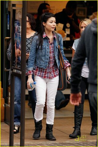 File:Miranda-cosgrove-morels-02.jpg