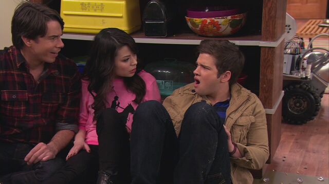 File:ICarly.S06E03.iOpen.A.Restaurant.720p.WEB-DL.AAC2.0.H.264-CtrlHD-10-49-22-.jpg