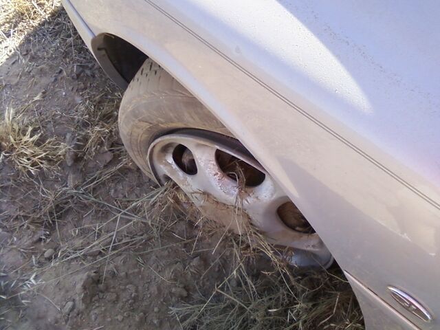 File:Tire popped off.jpg