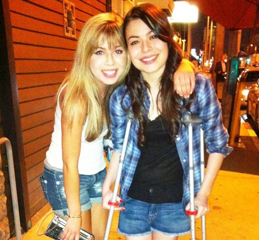File:Jennette miranda hanging out.png