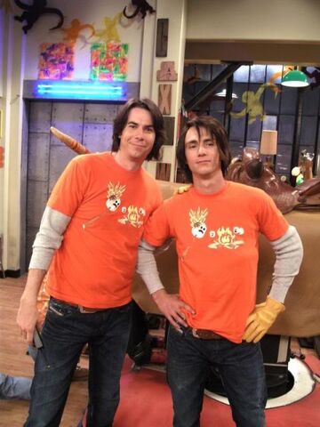 File:Spencer-JerryTrainor-in-OhBurned.jpg