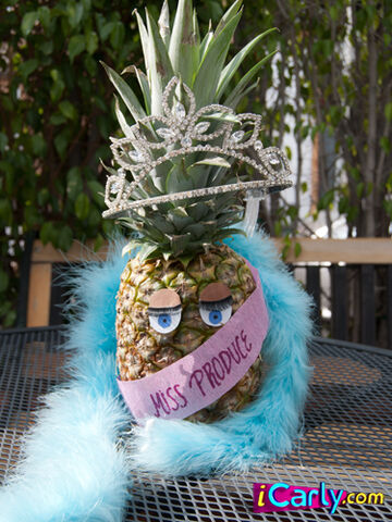 File:Gibbypageantapple.jpg