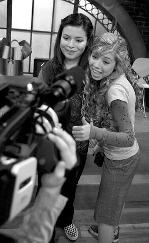 File:Carly y Sam 2.jpg