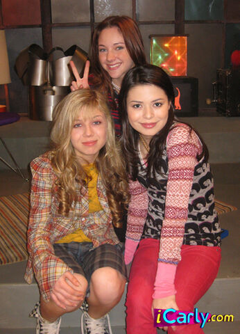 Datei:I-reunite-with-missy-icarly-6793047-375-520.jpg