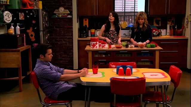 File:ICarly.S05E08.iBalls.480p.WEB-DL.x264-mSD.mkv 000373498.jpg