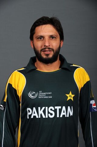 File:Shahid+Afridi+ICC+Champions+Photocall+Pakistan+V3CDRBCh3-hl.jpg