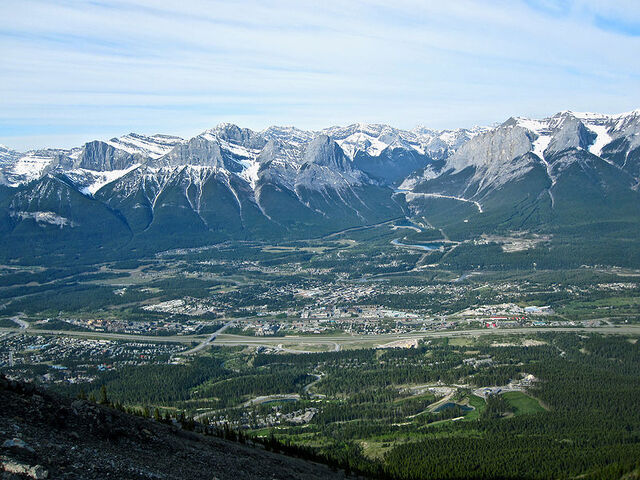 File:Canmore, Alberta.jpg