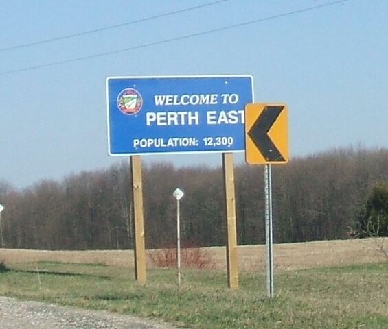 File:Perth East Welcome Sign.jpg