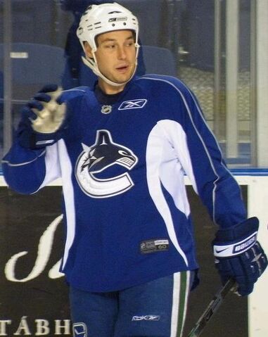 File:KyleWellwood2009a.jpg