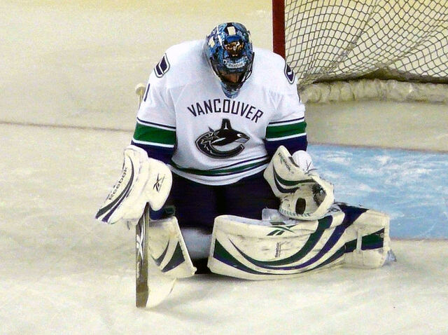 File:Roberto Luongo 02-209.jpg