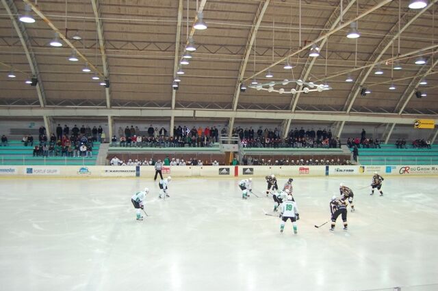 File:Kohtla-Järve Jäähall 2.jpg