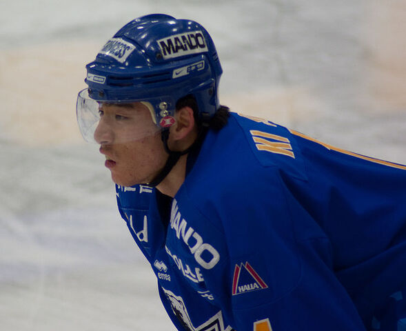 File:Kim Ki-sungpregame.jpg