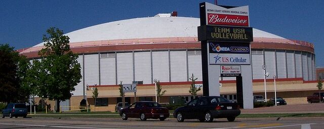 File:BrownCountyArenaMay2007.jpg