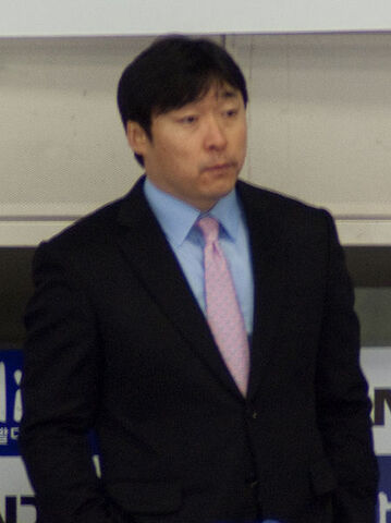 File:Shim Eui-sik bench.jpg