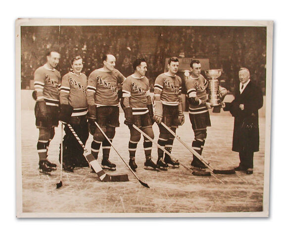 File:NYR 32-33 SCup.jpg