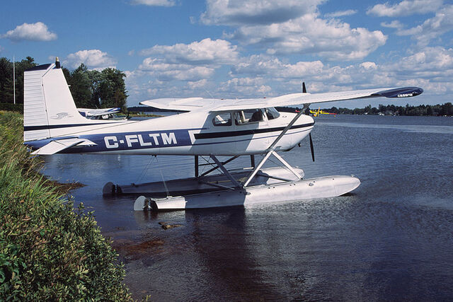 File:Lac-à-la-Tortue.jpg