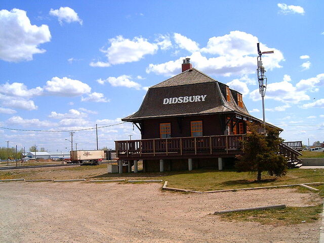 File:Didsbury, Alberta.jpg