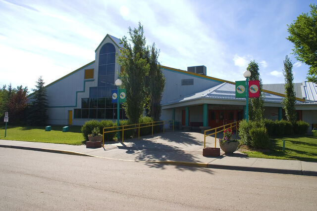 File:Drayton Valley Omni-Plex photo.jpg