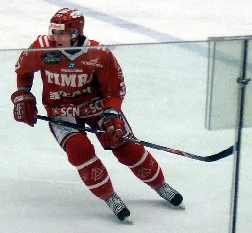 File:MikaPyöräläTimrå.jpg