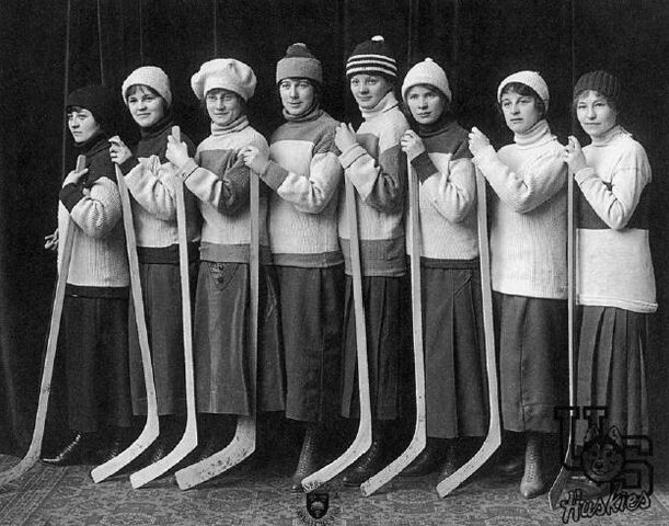 File:Huskies1918.jpg