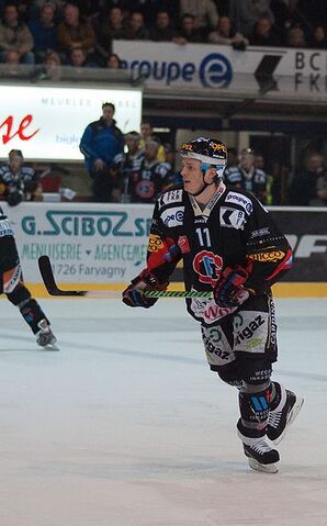 File:Mark Mowers, Gottéron-Langnau, 15.01.2010.jpg