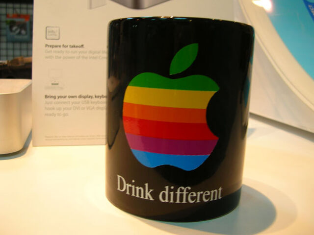 Berkas:MugAppleStore2.jpg