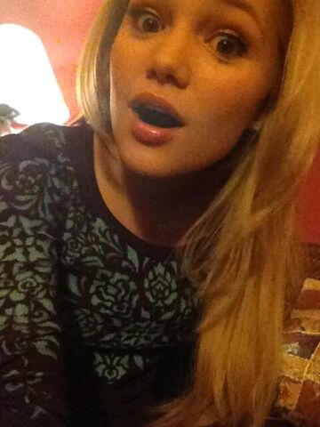 File:Olivia Looking Shocked.jpg