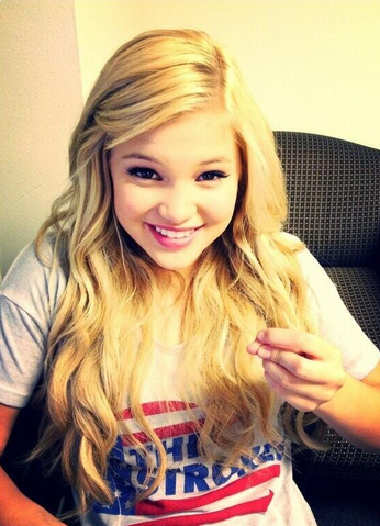 File:Olivia with a Smile.png