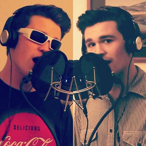 File:Peyton Singing with Someone.jpg