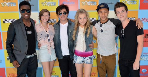 File:Incredible-Crew-Cast.jpg