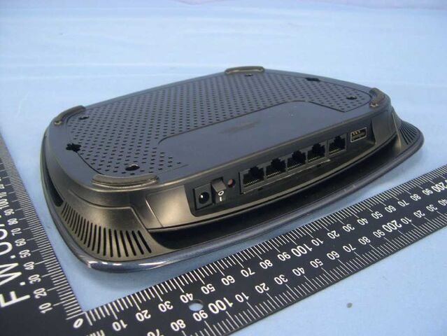 File:Linksys E3000 v1.0 FCCb.jpg