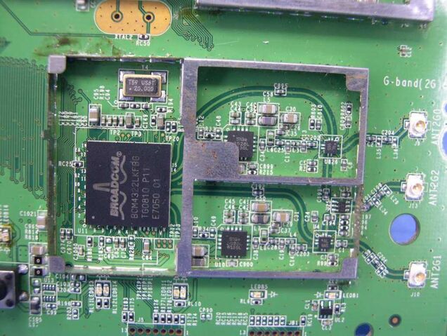 File:Linksys WRT610N v1.0 FCCo.jpg