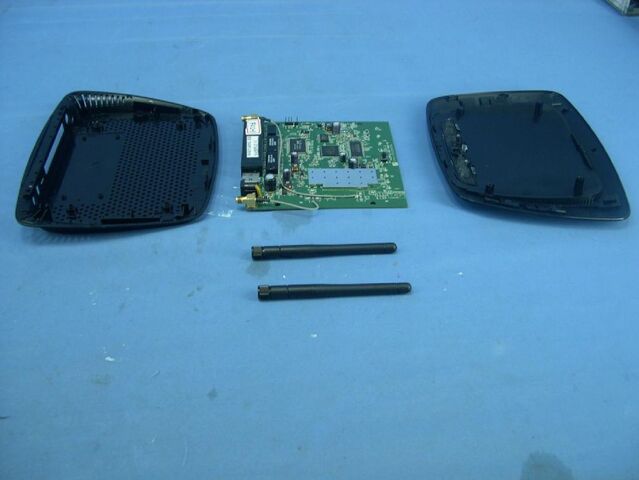 File:Linksys E2100L v1.0 FCCc.jpg