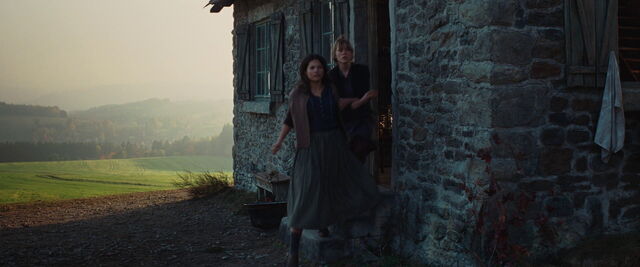 File:Charlotte and Suzanne run outside.jpg