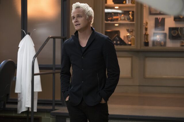 File:IZOMBIE 303 002.jpg