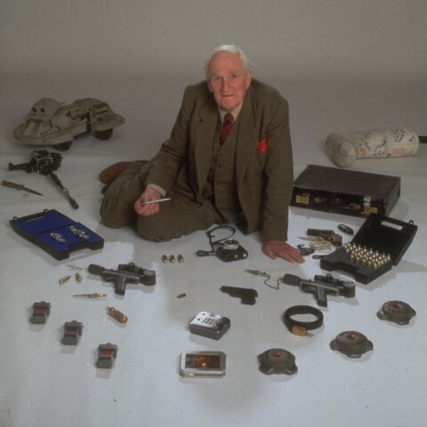 File:Q's gadgets.jpg