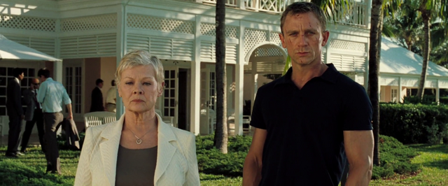 Fichier:James Bond et M aux Bahamas.png