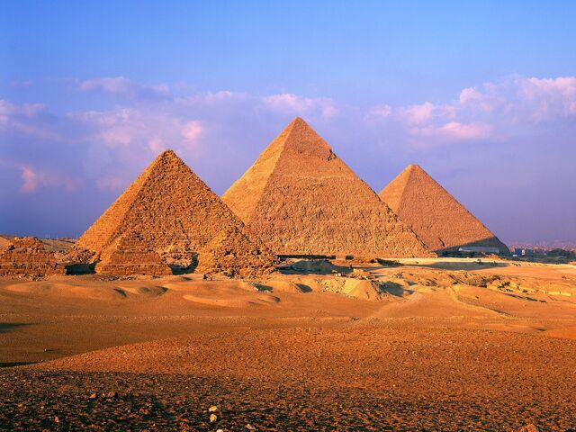 File:Pyramids-of-Giza-egypt-1239953 1600 1200.jpeg
