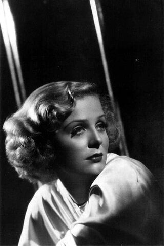 File:Gloria-Stuart-1937.jpg